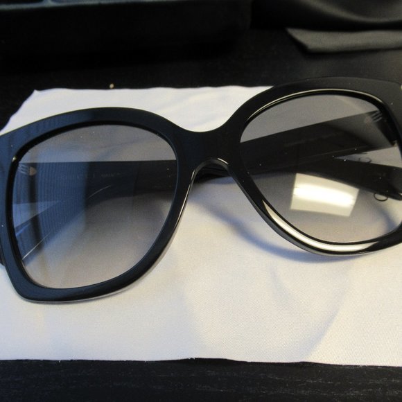 Gucci Women's Cat Eye Black Sunglasses - Picture 4 of 7